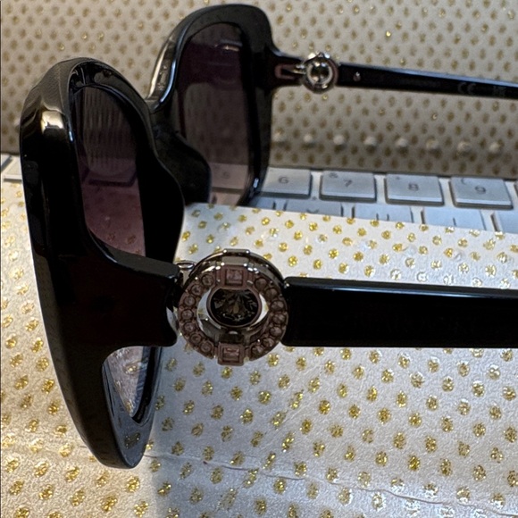 Swarovski 🖤Crystal Black Sunglasses (NIB) & Gorgeous White Case (Giftable) - Picture 11 of 11
